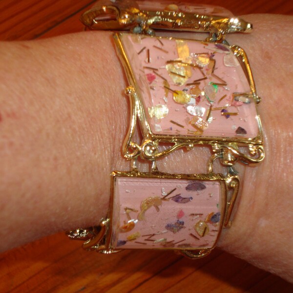 Captivating, Lavish "PAM" Signed PINK CONFETTI Lucite Thermoset 5-Panel Vintage Bracelet