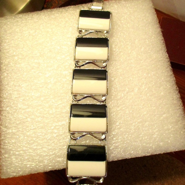 Distinctive Estate Vintage Domed Black & White STRIPED Wide Signed PAM THERMOSET Thick Vintage Mid Century Bracelet w/Silver Plate Setting