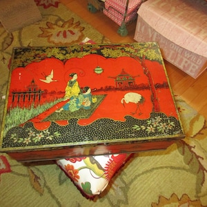 Beyond Rare, Circa 1890-1910 Vintage Signed Van Melle&#39;s LITHOGRAPHED Dutch Large ASIAN Toffee TIN/Casket w/Hinged Lid: Estate Find.