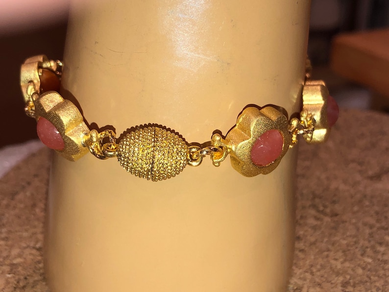 Magnetic Clasp 7 12 Long Turkish Bracelet w3-Stone 24K Gold ORANGE JADE Domed FILIGREE Foci /& 4 Orange Jade Flower Beads Filigree Drop