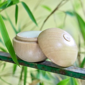 Solid Perfume Fragrance Aloha Wild Hawaii in natural wood, is a Gift of the Pacific