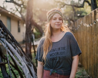 Howl in the Moonlight, Hant Printed T Shirt, Slouchy Tee, Skyline Fever