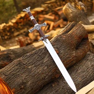 Hand-Forged Skyrim Greatsword Replica: Dragonborn Cosplay Prop