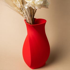 Heart Shaped Vase | Modern Decorative Flower Vase, Romantic Home Decor, Valentine’s Day Gift, or Anniversary Celebrations