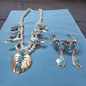PICCOLA collana con ciondolo a forma di fiore di zucca in argento e turchese, con collana, orecchini e bracciali