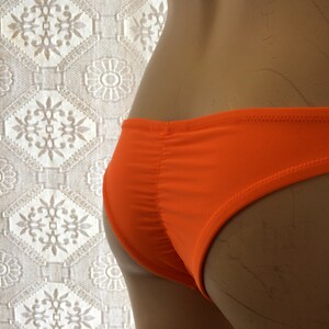 INDIE abbigliamento - Scrunch brasiliano Bikini Bottom - Neon Orange
