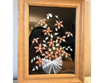 Quadro vintage con micro conchiglie e fiori, incorniciato, stile MCM 8x6, mosaico, fiocco, cottagecore floreale