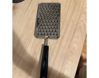 Rallador de queso manual de acero inoxidable Ekco Vintage con mango negro