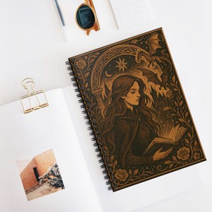 Mystisches literarisches Spiralblock - Linolierte Linie, Journal für Schriftsteller, Mondschein Notizbuch, Geschenk für Buchliebhaber, ästhetische Studie, Buchliebhaber, ...