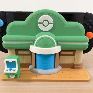 Pokopia Center Nintendo Switch 1 & 2 Dockningshållare | Gräsgrön | 3D-utskriven Pokémon Dockningsstation | Switch Stativ Display | Spelorganisatör