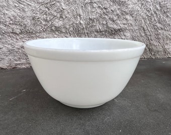 Pyrex Milk Glass Nesting Mixing Bowl No Pattern 402