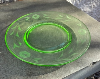 Vintage Vaseline Depression Uranium Glass Green Leaf Plate 8”