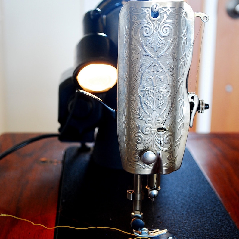 1945 Singer Sewing Machine in / Model 6618 / Vintage Etsy