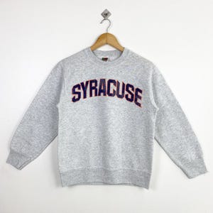 90s NCAA Syracuse University ‘Syracuse Orange’ Crewneck Sweatshirt Print Logo Grey Color Men’s S