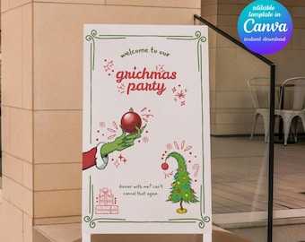 Könnte beinhalten: Ein weißes A-Rahmen-Schild mit einem Grinch-Weihnachtsparty-Design. Das Schild zeigt den Text "welcome to our grichmas party" und einen Grinch, der eine rote Kugel hält. Ein Weihnachtsbaum und Geschenke sind ebenfalls abgebildet.