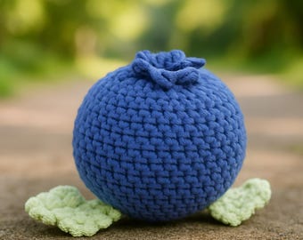 Gehäkelte Blaubeere mit Blättern