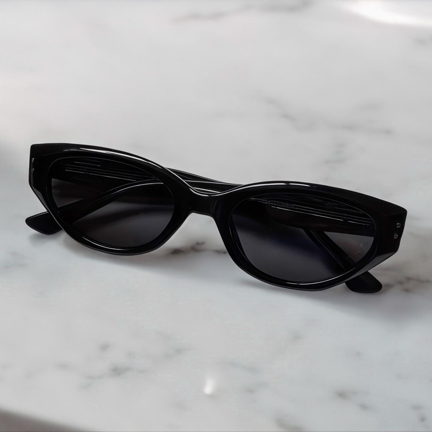 KATA Classic Black Women\'s Cat-Eye Sunglasses - Polarized UV Protection Amazon.com: GFUIARA Vintage Cat Eye Sunglasses for Women  main image 3