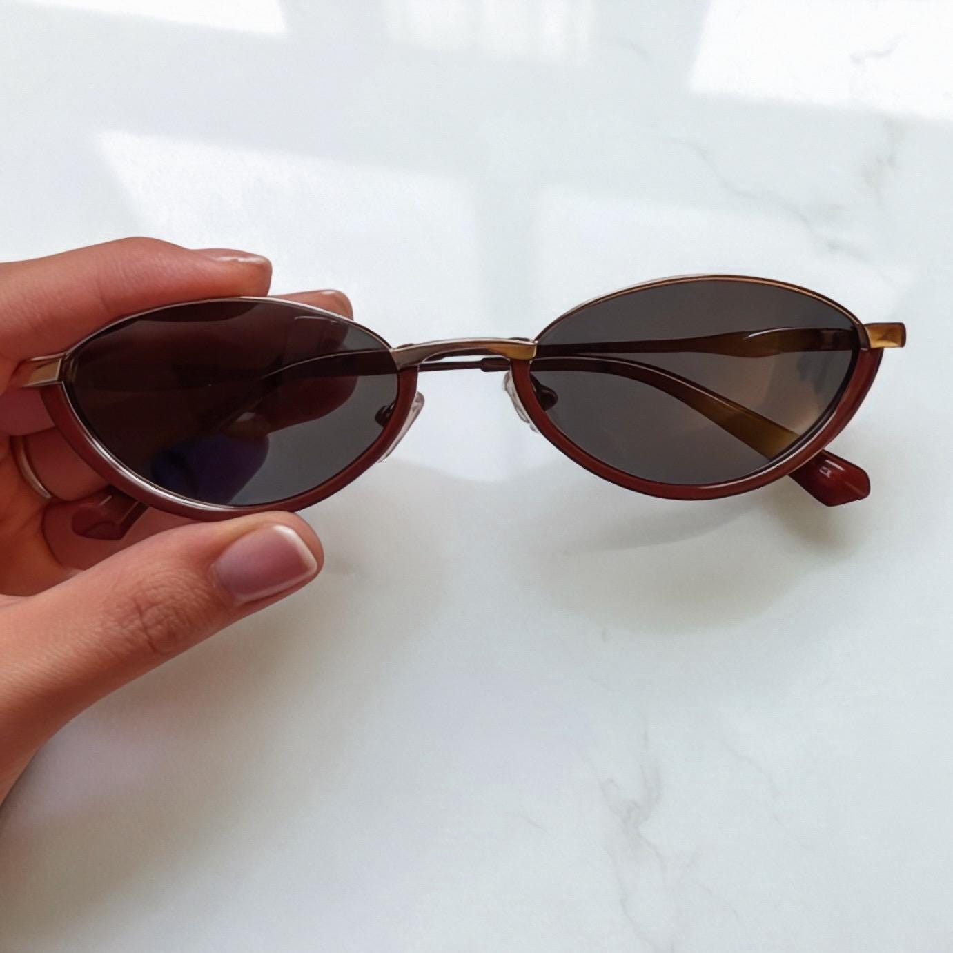 Polarized Oval Sunglasses for Women - Chic Metal & Plastic  display picture 3