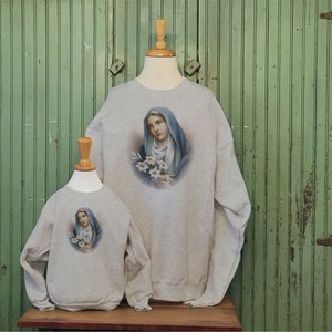 Vintage Mary sweatshirt, Catholic sweatshirt, , Pray sweatshirt, Holy Mother print image 3