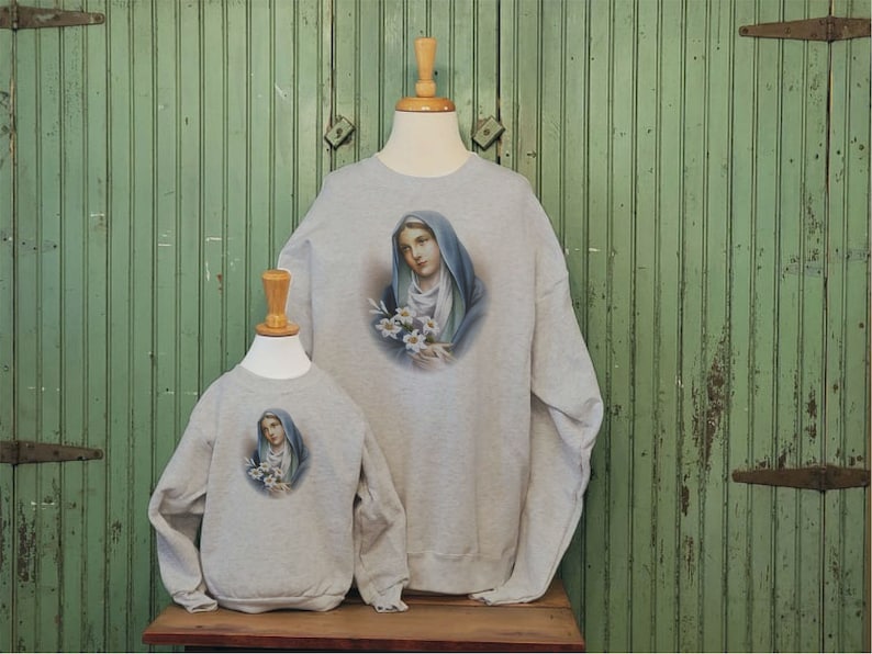 Vintage Mary sweatshirt, Catholic sweatshirt, , Pray sweatshirt, Holy Mother print image 3