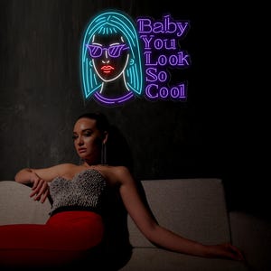 Baby You Look So Cool ネオンライト、Look So Cool ネオンサイン、彼女へのカスタムギフト、LEDサイン 壁飾り、カスタムサイン クリスマスギフト