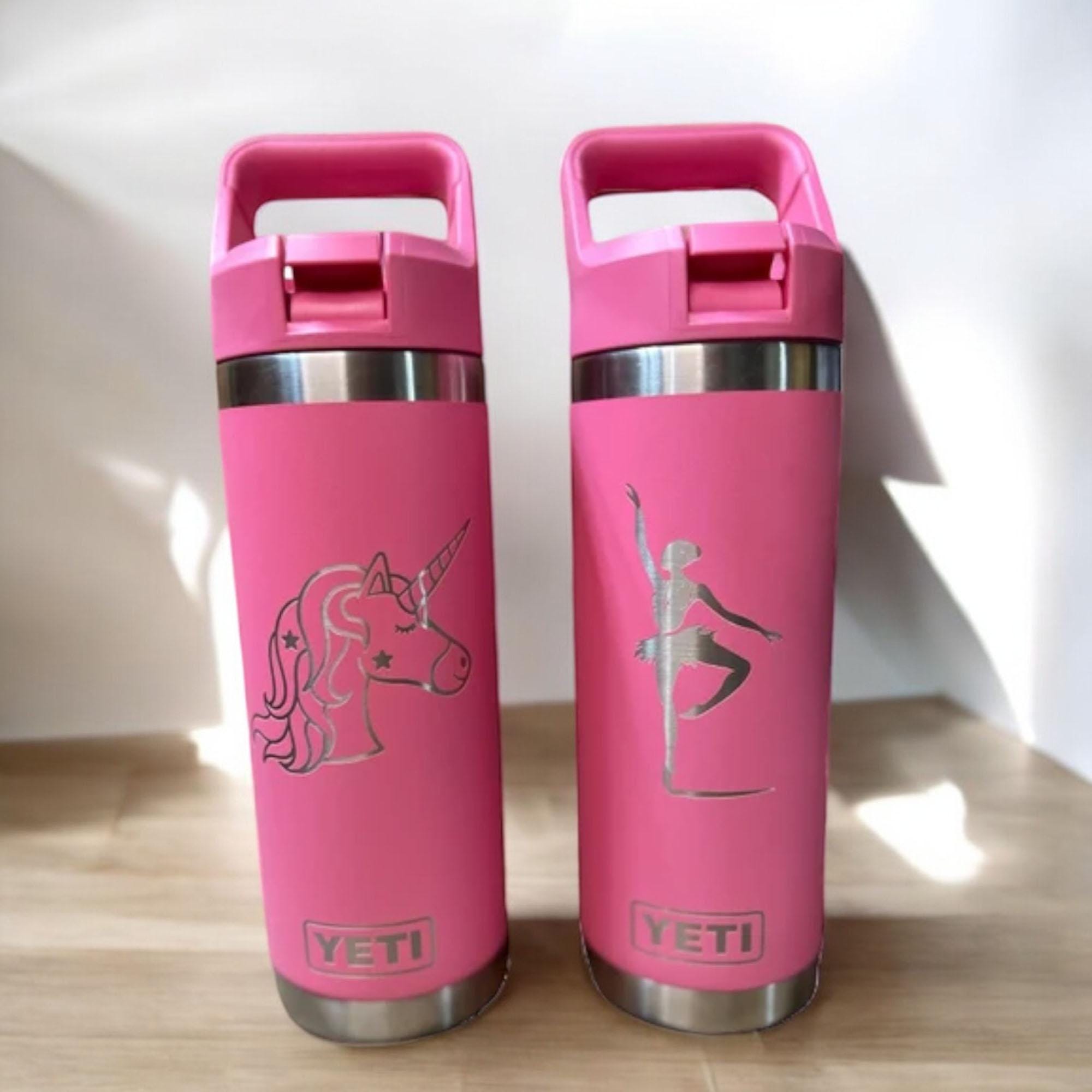 YETI チェリーブロッサム ランブラーボトル 2.0：レーザー刻印入り
