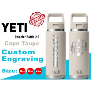 YETI Cape Taupe Rambler Flasche 2.0: Lasergravierte Flasche, personalisierte Flasche mit gleichfarbigem Deckel, Yeti Rambler Name & Logo Flasche
