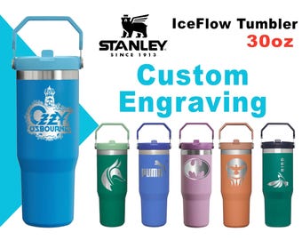 Botella Stanley Ice Flow con pajita de 30 oz / Vaso de acero inoxidable personalizado / Taza de viaje grabada con láser / Regalo para un amigo, ideal para el gimnasio