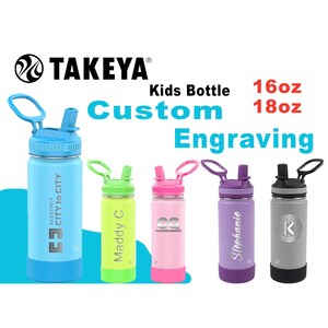 Pode incluir: Uma cole&ccedil;&atilde;o de garrafas Takeya para crian&ccedil;as em v&aacute;rias cores, incluindo azul, verde, rosa, roxo e cinza. Cada garrafa tem uma tampa flip-top e est&aacute; dispon&iacute;vel nos tamanhos de 473ml e 532ml. As garrafas s&atilde;o personaliz&aacute;veis com grava&ccedil;&atilde;o.