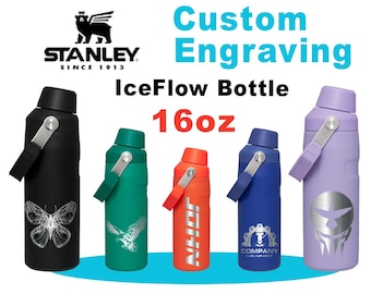 Garrafa Stanley Ice Flow Fast Flow de 473ml (16oz) | Garrafa personalizada em aço inoxidável | Garrafa gravada a laser com suporte para tampa e tampa integrados.