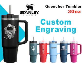 Vaso Stanley Quencher de 30 oz / Vaso de acero inoxidable grabado con láser / Vaso de viaje personalizado con tapa y pajita / Taza de café, hidratación.