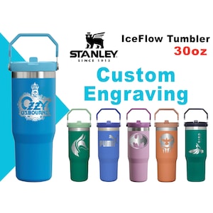 Bouteille avec paille Stanley IceFlow de 30 oz | Gobelet en acier inoxydable personnalisé | Gobelet de voyage gravé au laser | Cadeau pour un ami, idéal pour la salle de sport