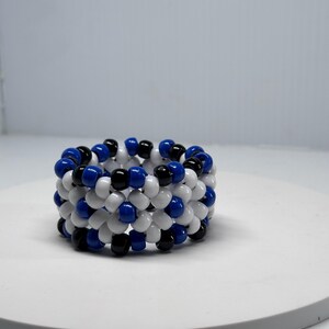 Handgemaakte Kandi-manchetarmband: kleurrijke rave-sieraden met pony Bead