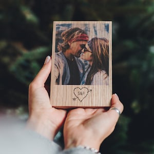 Personalised Oak Photo Block With Heart And Initials | Ideal Gift for Couples | Anniversary, Wedding, Birthday, Valentine's Day