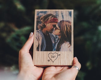 Personalisierter Fotoblock aus Eiche mit Herz und Initialen | Ideales Geschenk für Paare Jahrestag, Hochzeit, Geburtstag, Valentinstag