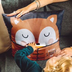 Coussin personnalisé avec pochette pour l'heure du conte en renard | Cadeau idéal pour un enfant | Anniversaire, Baby shower, Cadeau lecture, Heure du conte