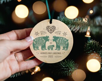 Boule en bois pour le premier Noël des ours nordiques de bébé | Cadeau idéal pour les familles | Noël, nouveau bébé, cadeau de famille, baby shower
