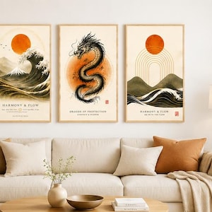 以下が含まれることがあります： 山と波の風景、中央の龍のイラスト、太陽と山並みが描かれた3枚の縦型ウォールアートプリントセット。各プリントには「Harmony & Flow」や「Dragon of Protection」などの黒いテキストが含まれています。