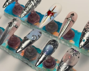 Uñas de gel reutilizables de caballero medieval / Juego de uñas personalizado de princesa renacentista