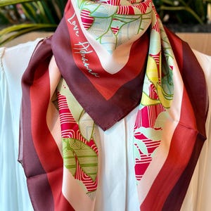 Luxurious 100% Silk Twill Scarf - Nature-Inspired Floral Elegance