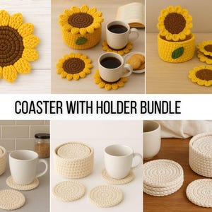 Könnte beinhalten: Eine Sammlung handgefertigter Häkeluntersetzer und -halter. Einige sind wie Sonnenblumen geformt, mit gelben Blütenblättern und braunen Zentren. Andere sind rund und cremefarben. Der Text "COASTER WITH HOLDER BUNDLE" wird angezeigt.