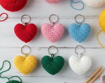 Hart gehaakte sleutelhangerpatroon pdf, amigurumi-zelfstudie voor beginners, klein gevuld pluche cadeau