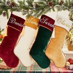 Medias navideñas personalizadas con nombre, medias navideñas de terciopelo personalizadas, medias navideñas familiares con monograma, regalos de decoración navideña