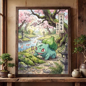 Puede incluir: Una impresión en acuarela enmarcada que presenta un Bulbasaur verde en un sereno jardín japonés. La obra de arte incluye un arroyo, cerezos en flor y linternas de piedra tradicionales. Texto japonés visible en un pergamino.