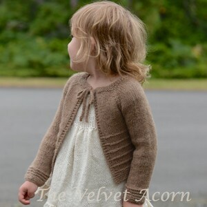 PATRÓN DE TEJIDO-El cárdigan Topacio (6m, 12/18m, 2, 4, 6, 8, 10, 12, 14, xs, s, m, m/l, l, xl, xxl, 3xl, 4xl)
