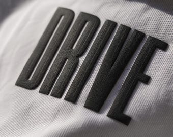 Verhoogde bladerdeeg warmteoverdrachtlogo's Aangepast opstrijkbaar voor kleding 4"–8"