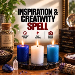 Peut inclure: Trois bougies piliers bleu, blanc et bleu clair sur un plateau en marbre noir. Le texte indique INSPIRATION & CREATIVITY SPELL, SAME DAY CAST, FAST RESULTS et PHOTO PROOF. À proximité se trouvent un bocal, un cristal et des herbes séchées.