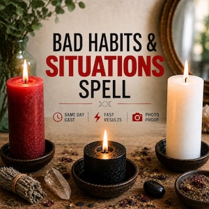 Könnte beinhalten: Drei Stumpenkerzen in Rot, Schwarz und Weiß, die jeweils in einer dunklen Schale stehen. Der Text lautet BAD HABITS & SITUATIONS SPELL, SAME DAY CAST, FAST RESULTS und PHOTO PROOF. Ein Kristall, ein Bündel getrockneter Kräuter und ein schwarzer Stein.