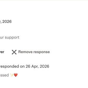 Puede incluir: Una interfaz de rese&ntilde;a de cliente digital con una calificaci&oacute;n de cinco estrellas de Edward el 26 de abril de 2026, con el texto Thank you for your support, seguido de una respuesta de Evelyn el 26 de abril de 2026, que dice stay blessed con un emoji.