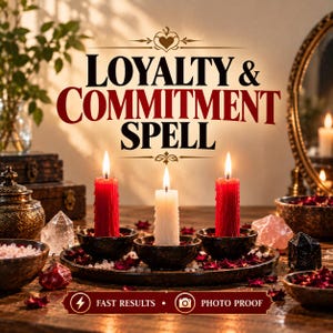 Peut inclure: Deux bougies rouges et une bougie blanche dans des bols noirs sur un plateau, entourées de cristaux et de pétales. Le texte indique LOYALTY & COMMITMENT SPELL, FAST RESULTS et PHOTO PROOF. Les bougies sont allumées avec des flammes visibles.